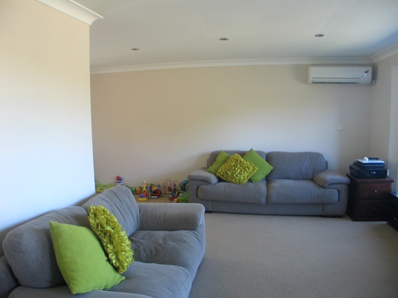 4 Muston Crt, Carrara QLD 4211