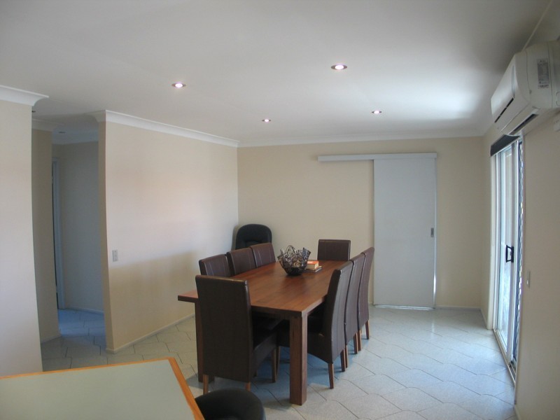 4 Muston Crt, Carrara QLD 4211