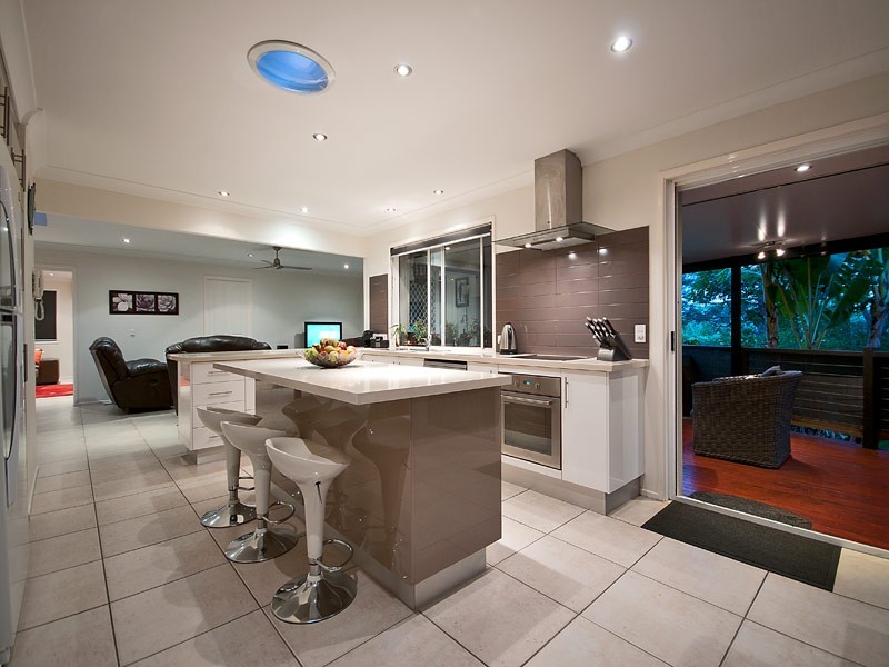 7 Berkley Crt, Highland Park QLD 4211