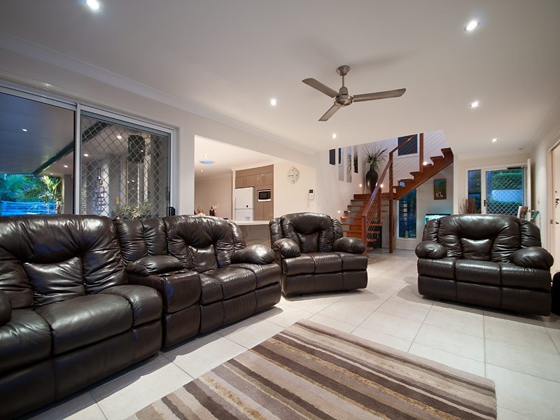 7 Berkley Crt, Highland Park QLD 4211