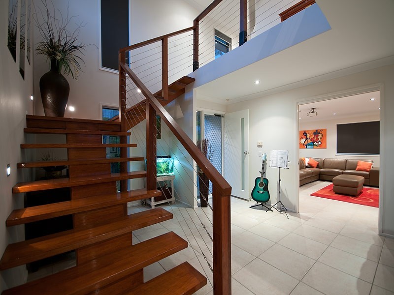 7 Berkley Crt, Highland Park QLD 4211