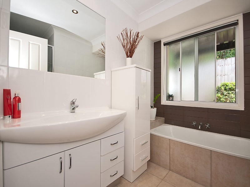 7 Berkley Crt, Highland Park QLD 4211