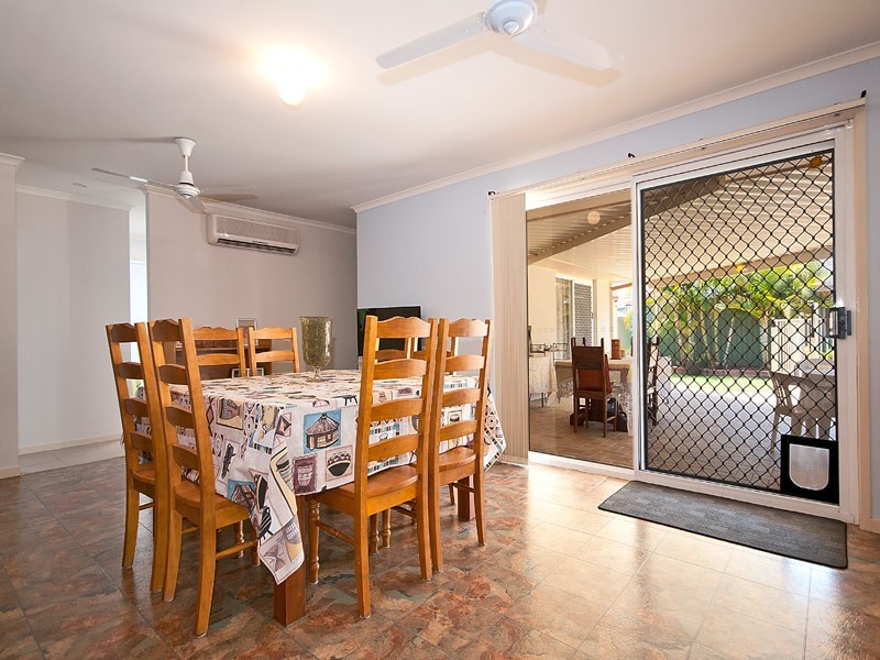 8 Broadview Place, Robina QLD 4226