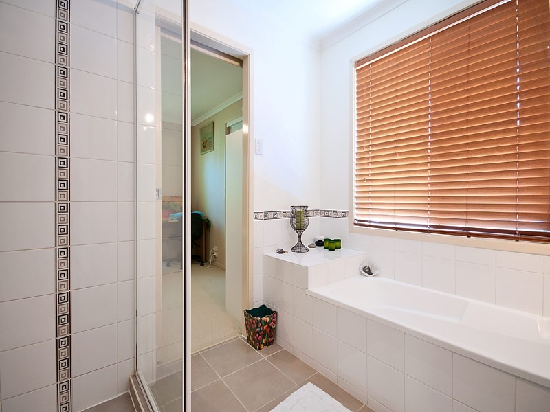 8 Broadview Place, Robina QLD 4226