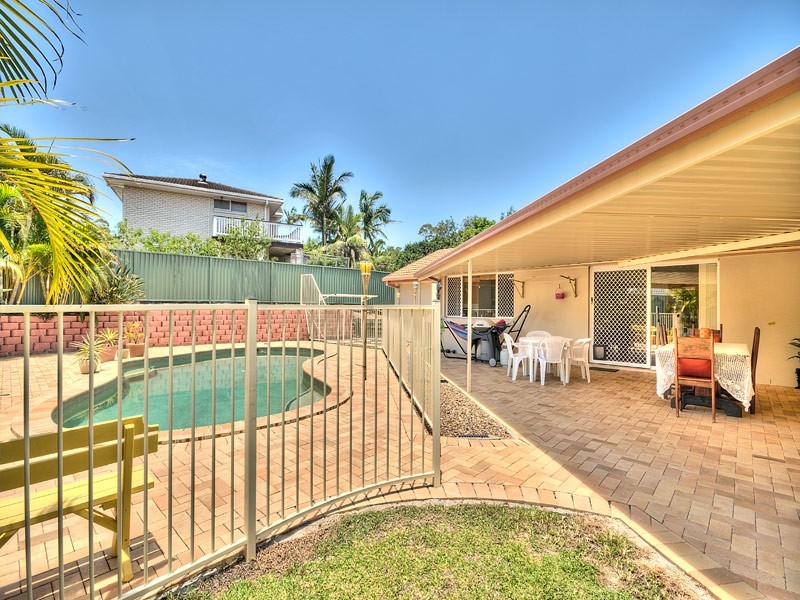 8 Broadview Place, Robina QLD 4226