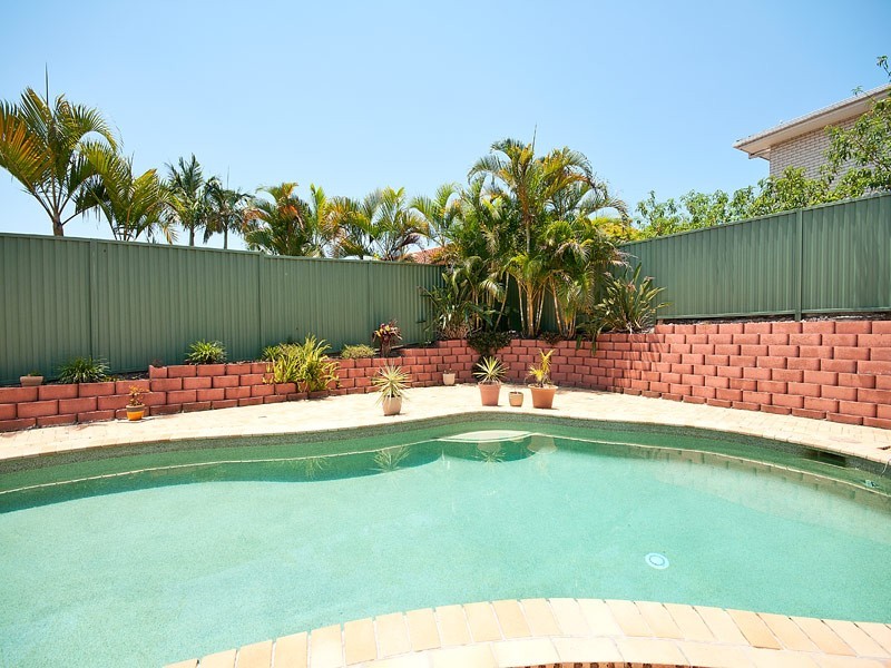 8 Broadview Place, Robina QLD 4226