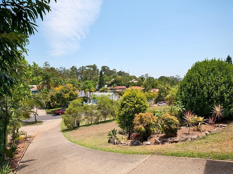 8 Broadview Place, Robina QLD 4226