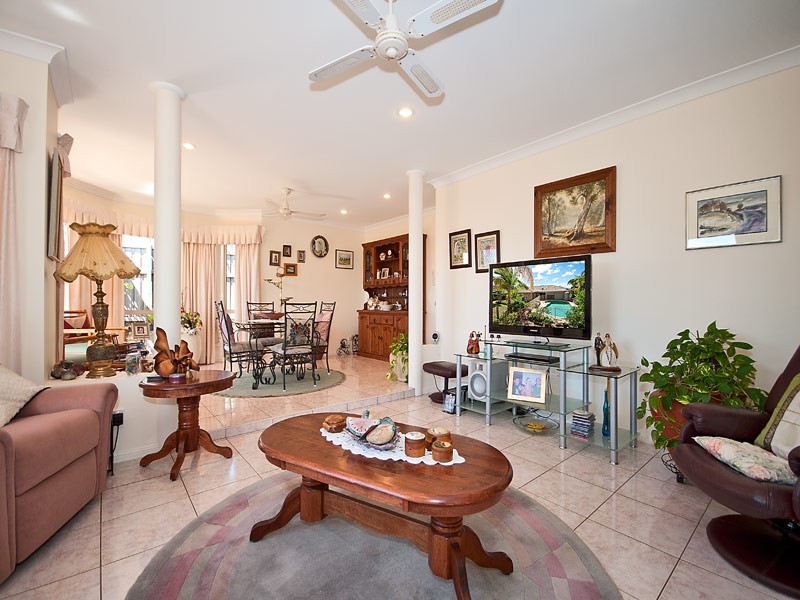 9 Tristania Way, Highland Park QLD 4211