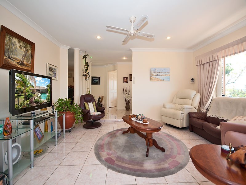 9 Tristania Way, Highland Park QLD 4211