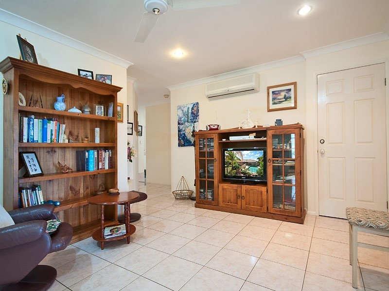 9 Tristania Way, Highland Park QLD 4211