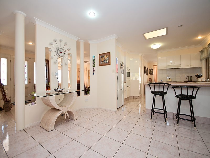 9 Tristania Way, Highland Park QLD 4211