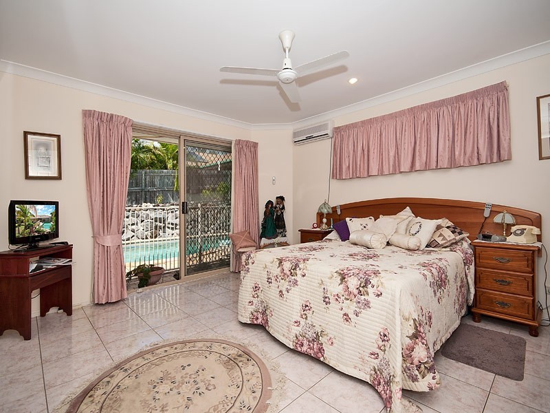 9 Tristania Way, Highland Park QLD 4211