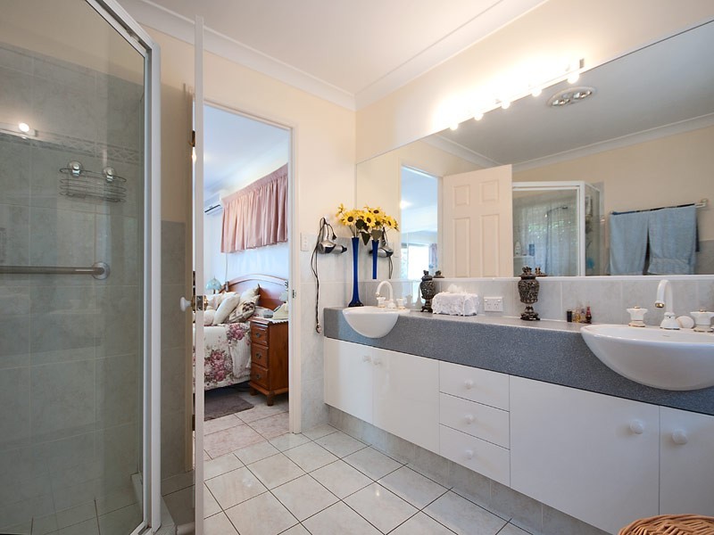 9 Tristania Way, Highland Park QLD 4211