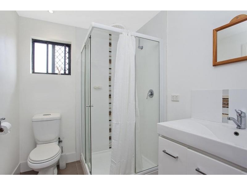 82 Alison Rd, Carrara QLD 4211