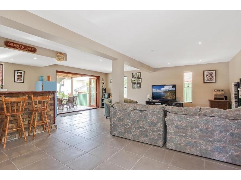 82 Alison Rd, Carrara QLD 4211