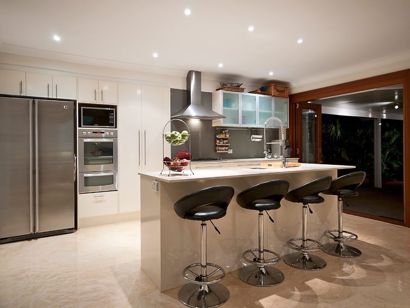 15 Freda Street, Ashmore QLD 4214