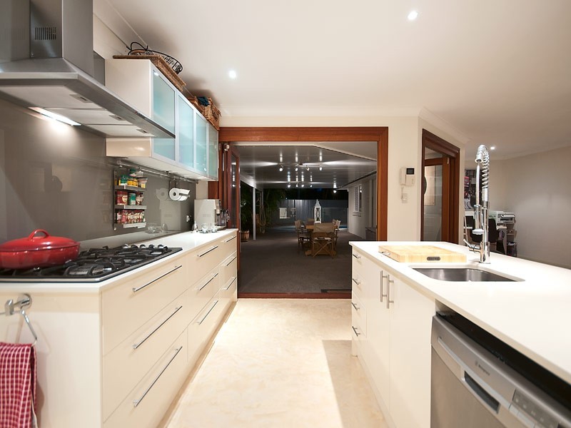 15 Freda Street, Ashmore QLD 4214