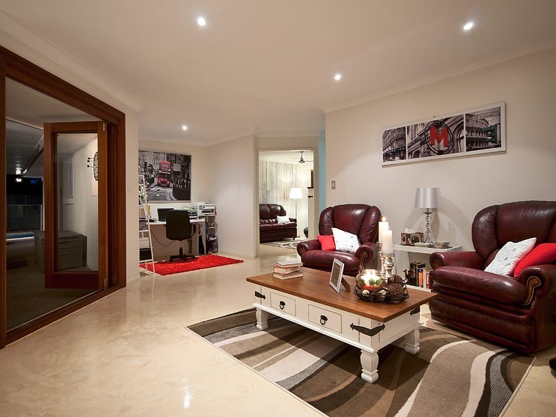 15 Freda Street, Ashmore QLD 4214