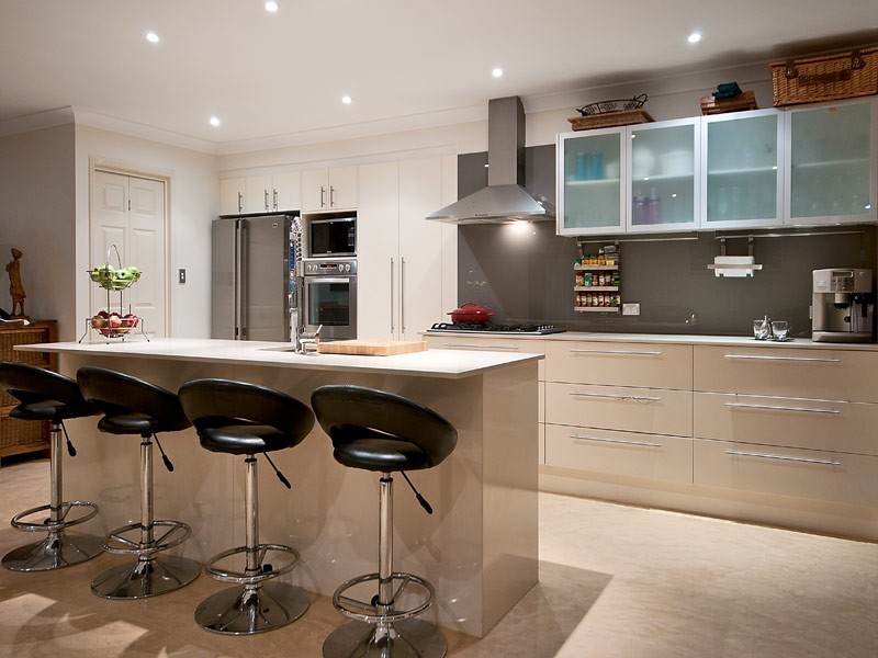 15 Freda Street, Ashmore QLD 4214