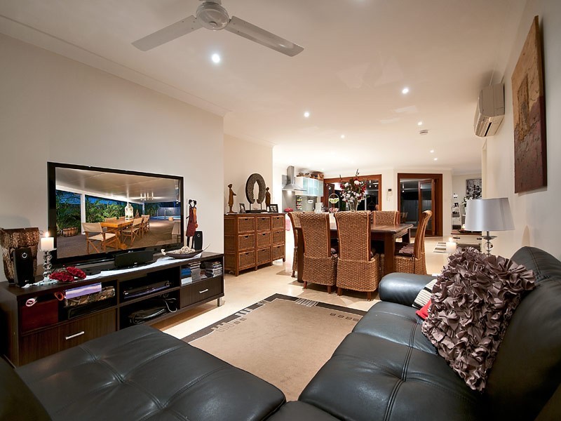 15 Freda Street, Ashmore QLD 4214