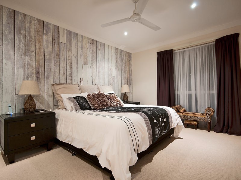 15 Freda Street, Ashmore QLD 4214