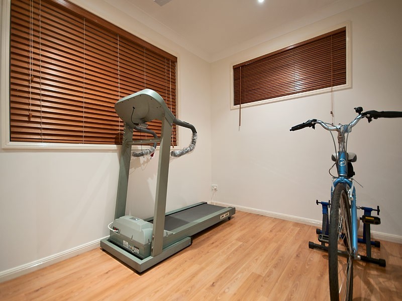 15 Freda Street, Ashmore QLD 4214