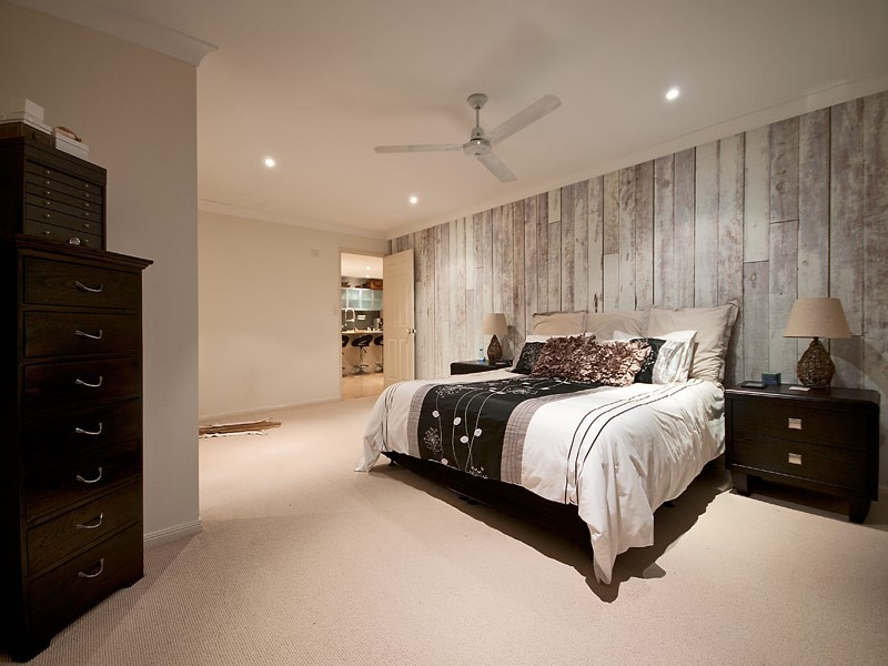 15 Freda Street, Ashmore QLD 4214