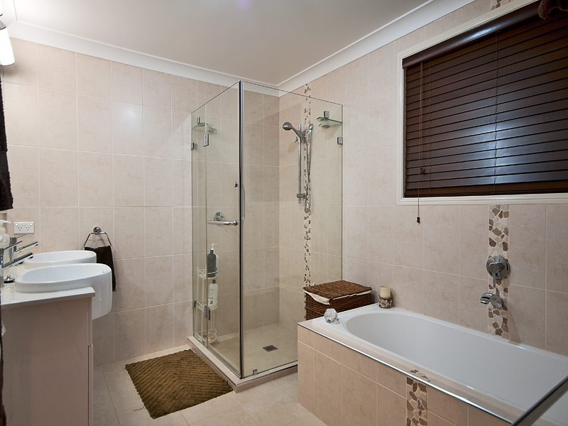 15 Freda Street, Ashmore QLD 4214