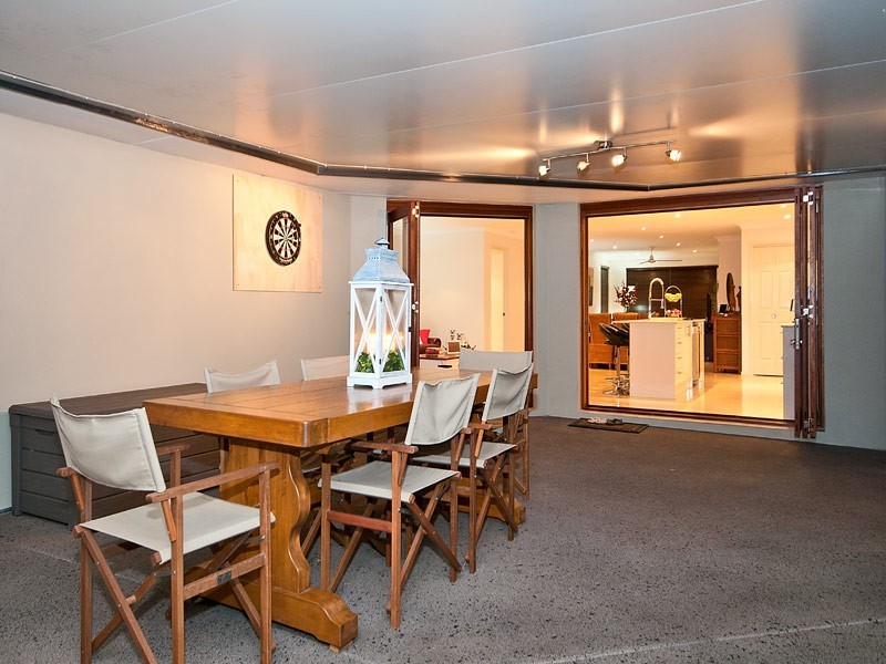 15 Freda Street, Ashmore QLD 4214