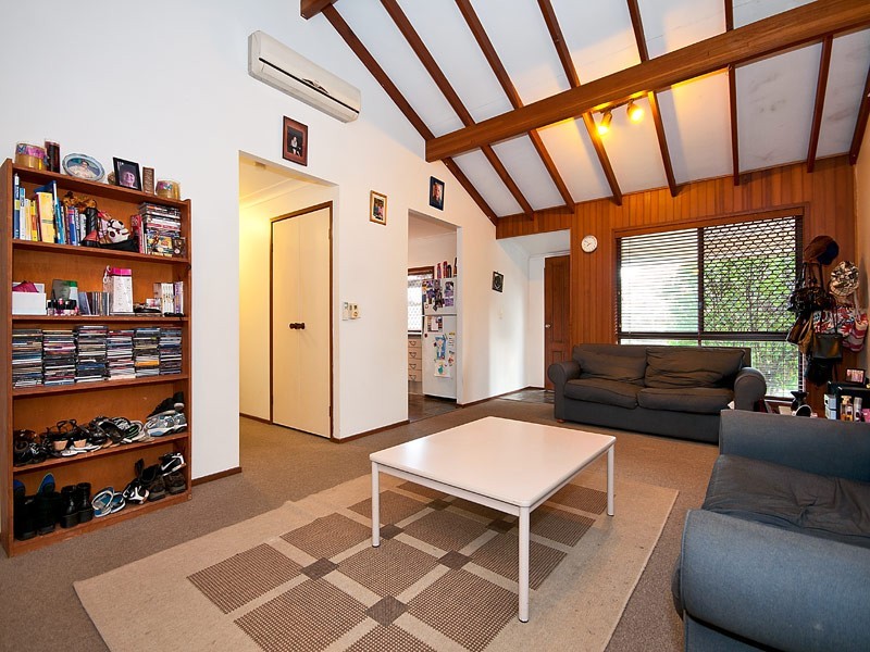 6 Angus Court, Highland Park QLD 4211