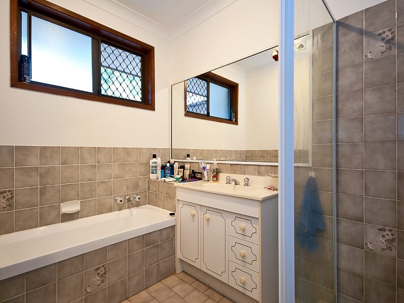 6 Angus Court, Highland Park QLD 4211