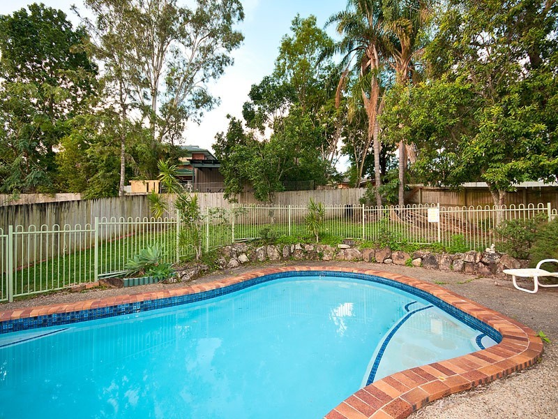 6 Angus Court, Highland Park QLD 4211