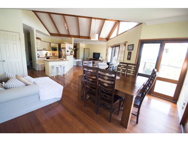 18 Tara Tce, Carrara QLD 4211