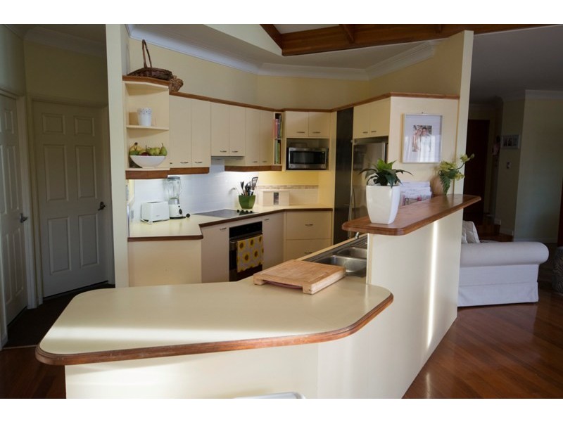 18 Tara Tce, Carrara QLD 4211