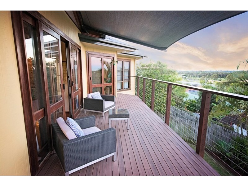 18 Tara Tce, Carrara QLD 4211