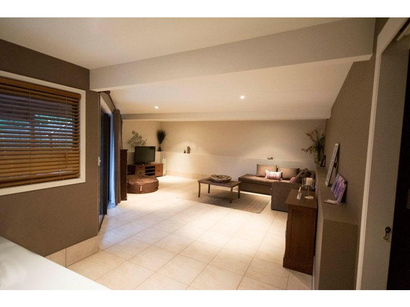 18 Tara Tce, Carrara QLD 4211