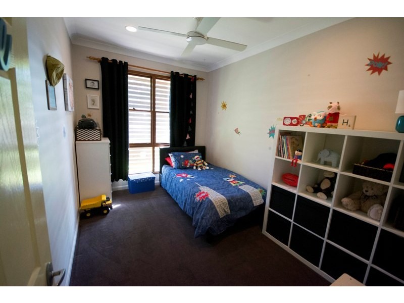 18 Tara Tce, Carrara QLD 4211