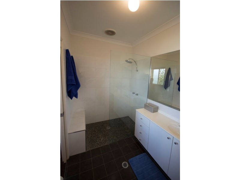 18 Tara Tce, Carrara QLD 4211