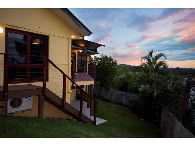 18 Tara Tce, Carrara QLD 4211