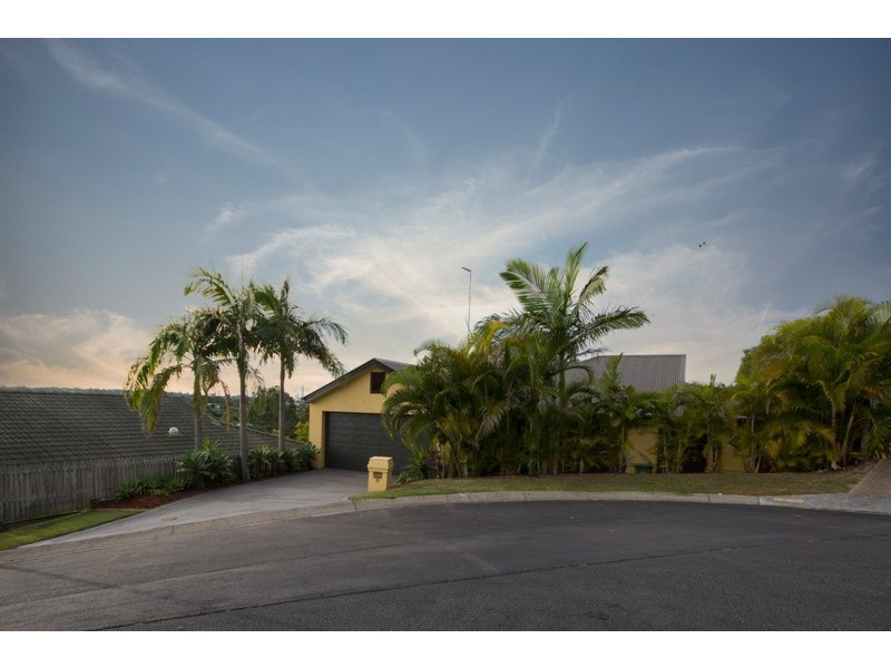 18 Tara Tce, Carrara QLD 4211