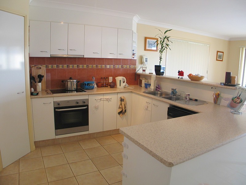 2/68 Kincaid Drive, Highland Park QLD 4211