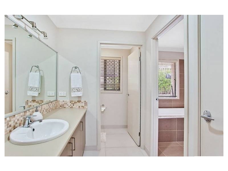 1 Thomas Hilton Dr, Nerang QLD 4211