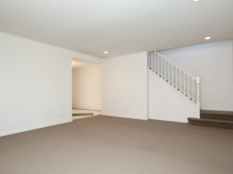 2/3 Tara Tce, Carrara QLD 4211