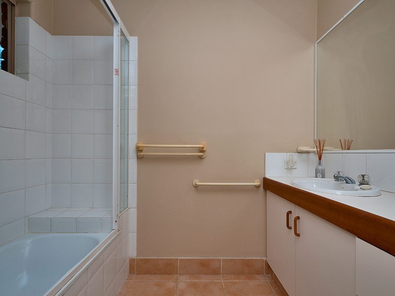 1 Greaves Court, Carrara QLD 4211