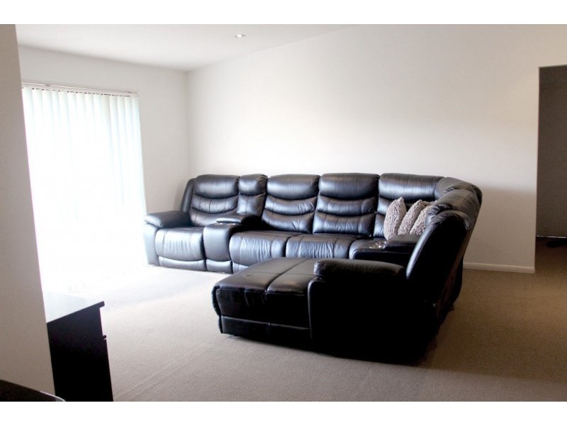 3 Howland Crt, Pacific Pines QLD 4211