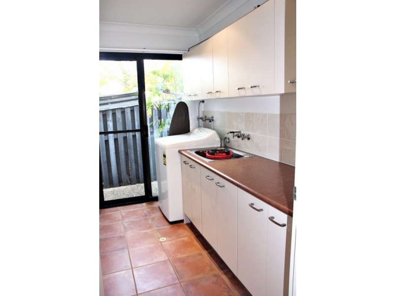 3 Howland Crt, Pacific Pines QLD 4211