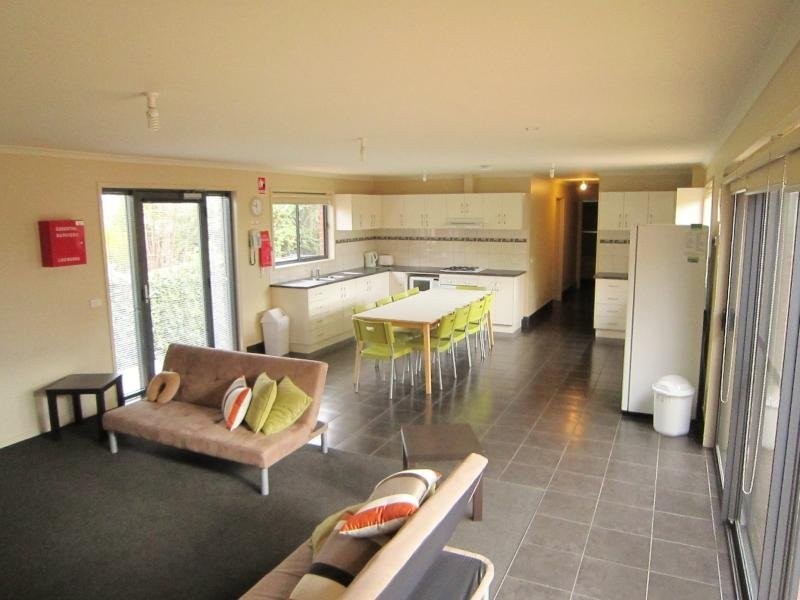 31 Churchill Avenue, Flora Hill VIC 3550