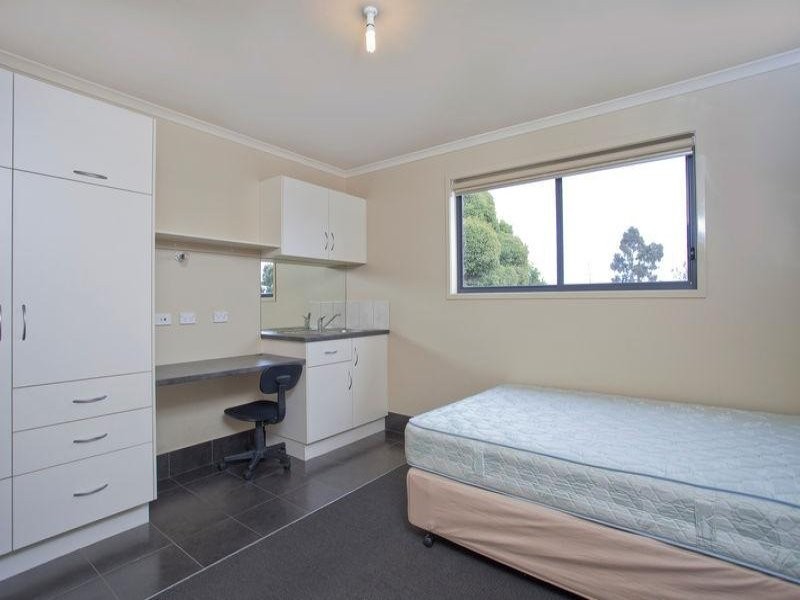 31 Churchill Avenue, Flora Hill VIC 3550