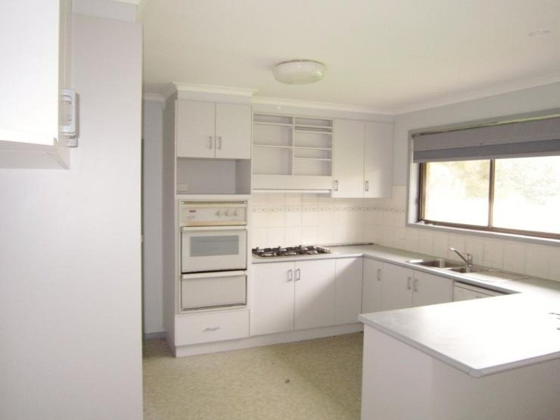 34 Cousins Street, Strathdale VIC 3550