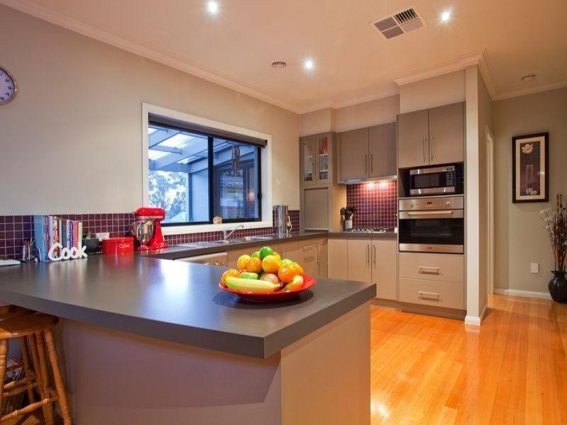 4 Elwood Drive, Strathdale VIC 3550